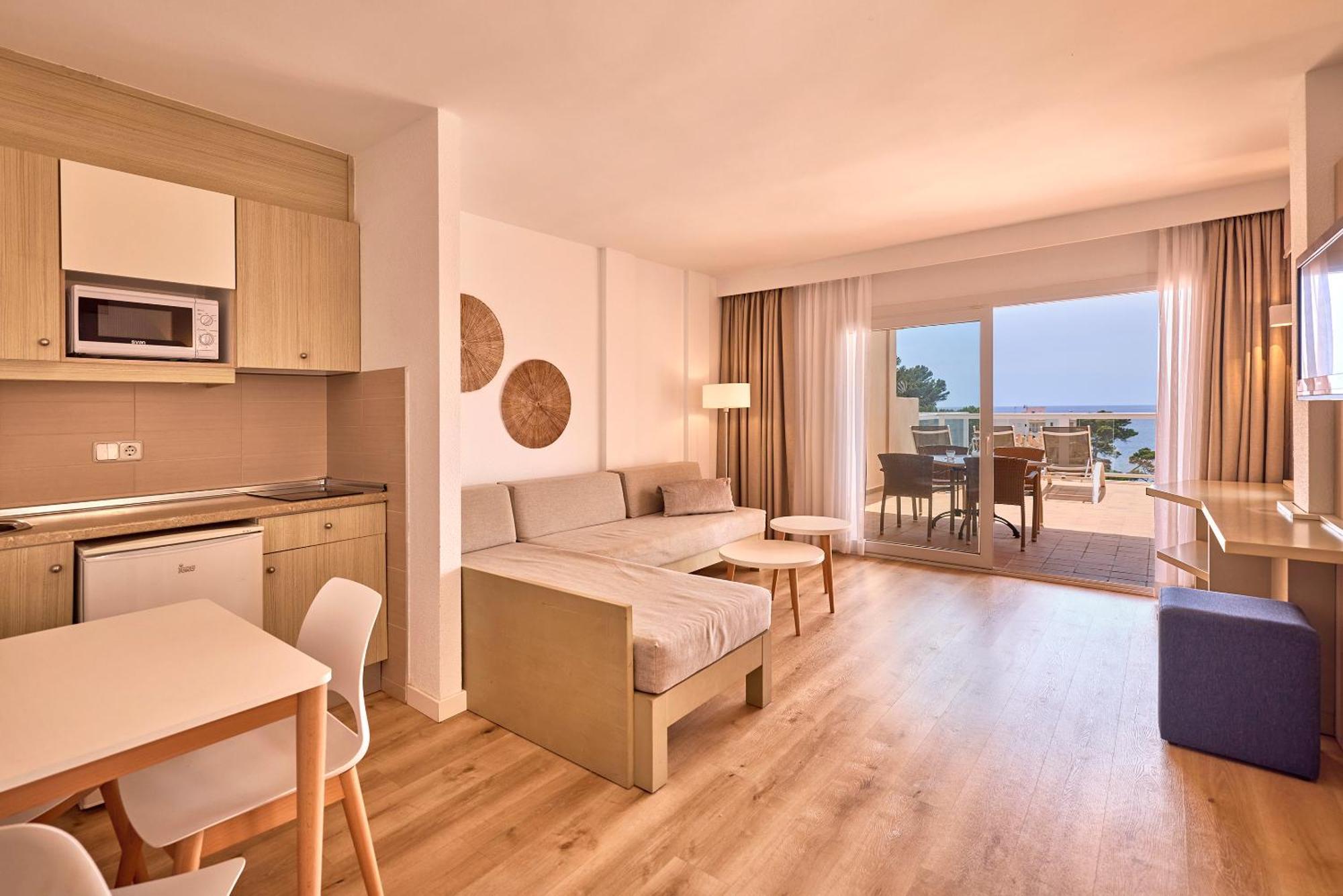 Two-Bedroom Apartment Sea View