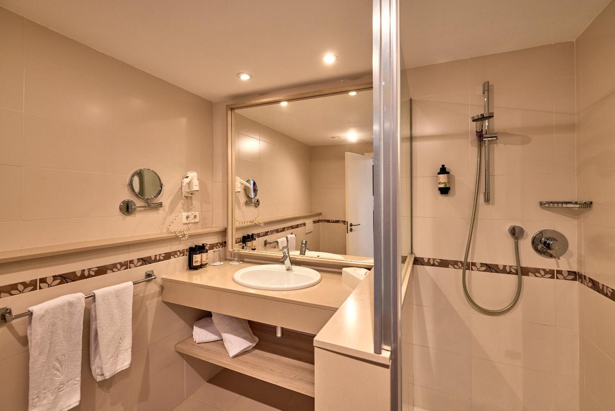 Two-Bedroom Apartment Sea View